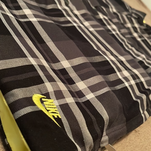 Nike Neon Yellow Puffer Reversible Vest - Picture 9 of 9